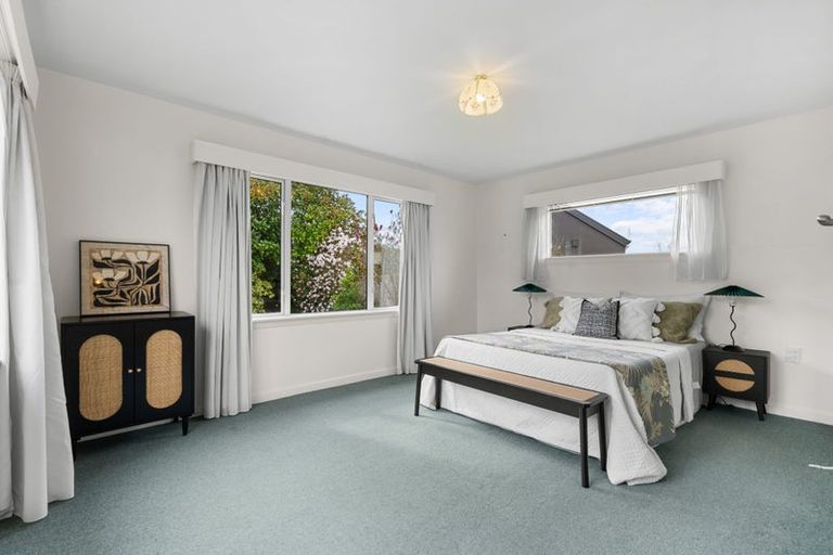 Photo of property in 102 Wairakei Road, Bryndwr, Christchurch, 8052