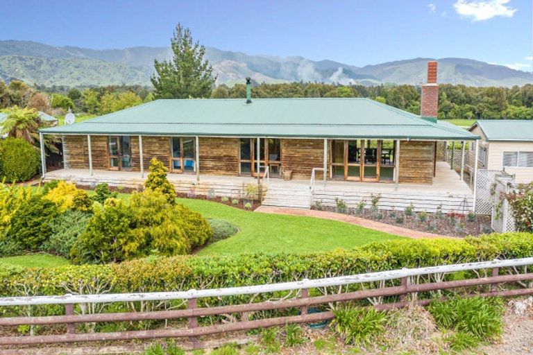 Photo of property in 382 Kimberley Road, Levin, 5571