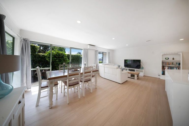 Photo of property in 2/12 Alexander Street, Cockle Bay, Auckland, 2014