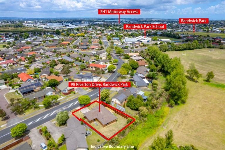 Photo of property in 98 Riverton Drive, Randwick Park, Auckland, 2105