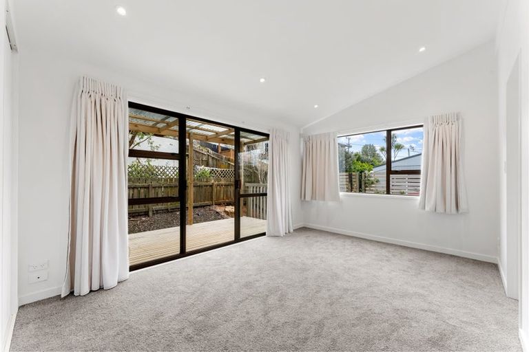 Photo of property in 52a D'oyly Drive, Stanmore Bay, Whangaparaoa, 0932