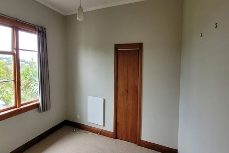 Photo of property in 32 Victoria Road, New Plymouth, 4310