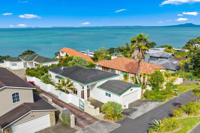 Photo of property in 42 Sharon Road, Waiake, Auckland, 0630