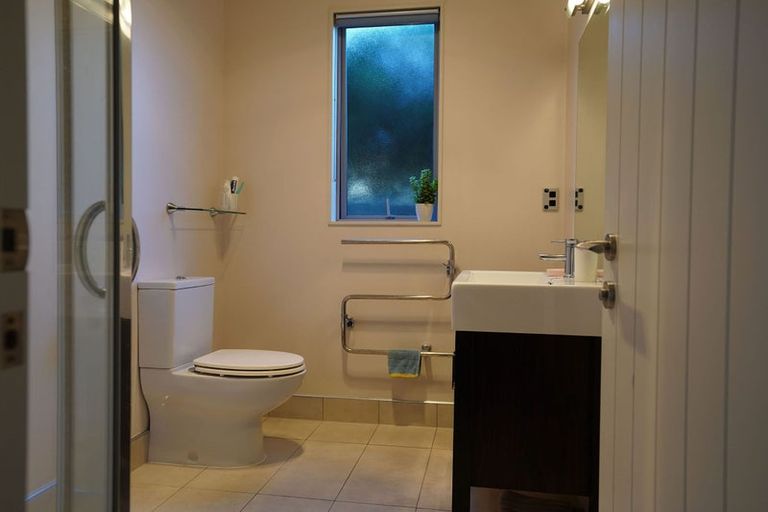 Photo of property in 12 Rangi Avenue, Schnapper Rock, Auckland, 0632