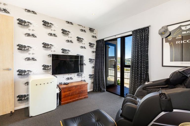 Photo of property in 11 Sumner Terrace, Aotea, Porirua, 5024