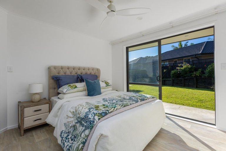 Photo of property in 33 Admirals Court Drive, Greenhithe, Auckland, 0632
