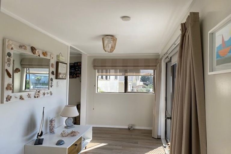 Photo of property in 8 Roore Street, Foxton Beach, Foxton, 4815