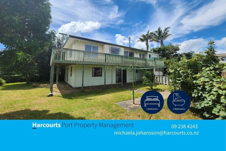 Photo of property in 16 Leaming Place, Clarks Beach, 2122