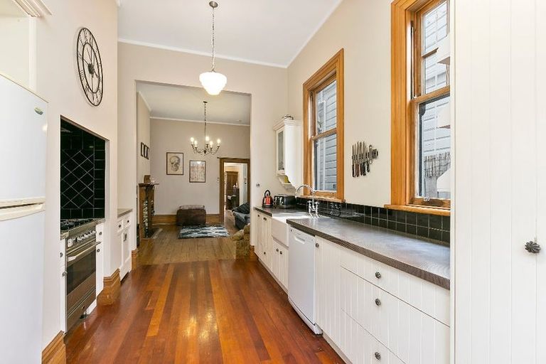 Photo of property in 43 Aro Street, Aro Valley, Wellington, 6021