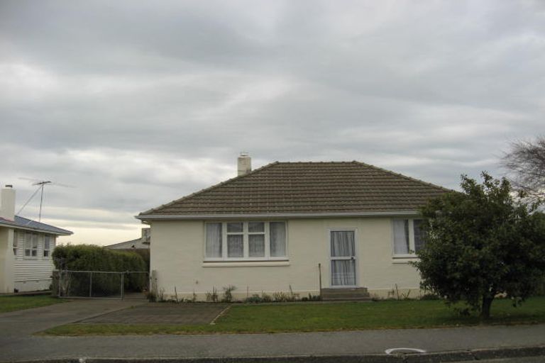 Photo of property in 16-16a Manapouri Street, Strathern, Invercargill, 9812