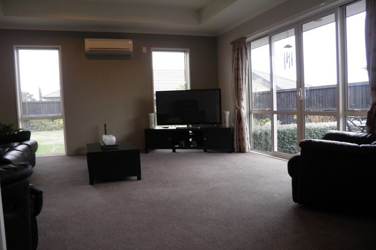 Photo of property in 10 Robinia Mews, Rangiora, 7400