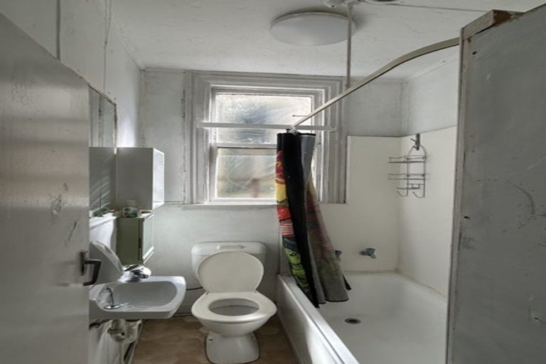 Photo of property in 70 Fairlie Terrace, Kelburn, Wellington, 6021