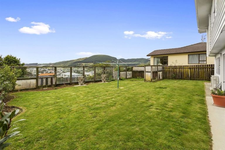 Photo of property in 8 Saint Aidans Way, Tawa, Wellington, 5028