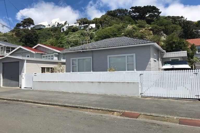 Photo of property in 22 Ferry Street, Seatoun, Wellington, 6022