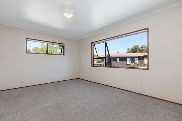 Photo of property in 2/11 Firle Place, Green Bay, Auckland, 0604