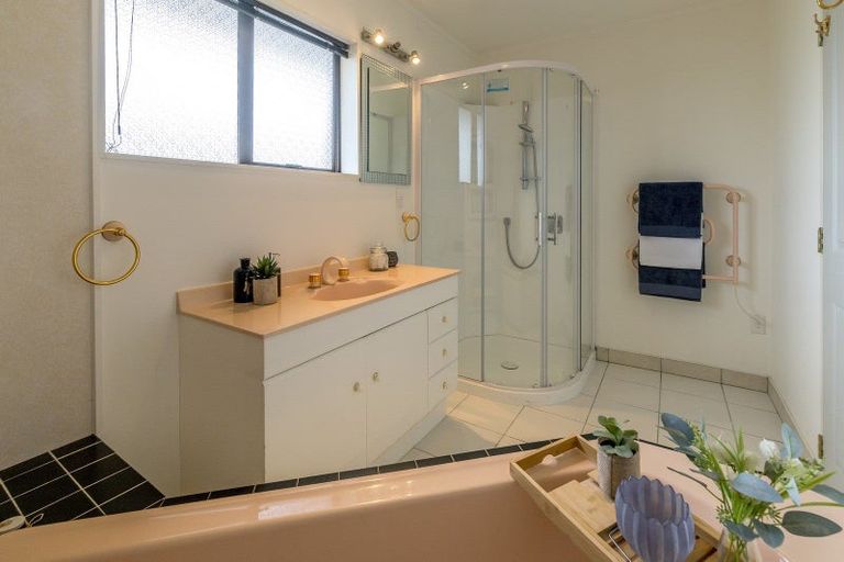 Photo of property in 17 Easton Way, Levin, 5510