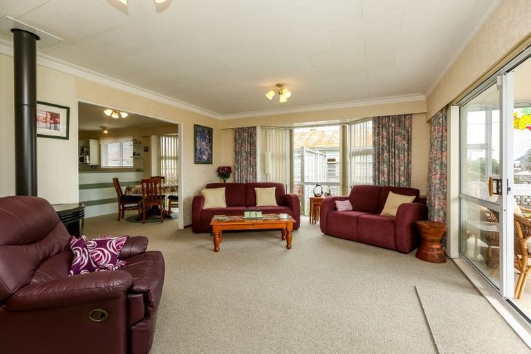 Photo of property in 19 Roy Terrace, Moturoa, New Plymouth, 4310