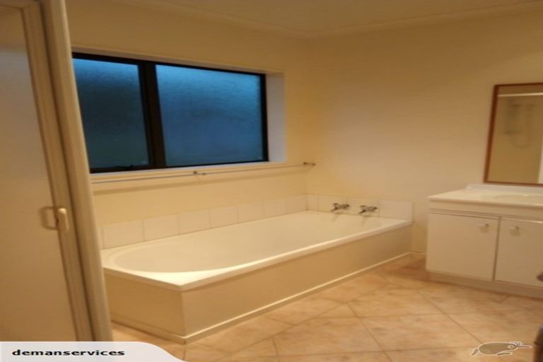 Photo of property in 11 Landon Place, Pukekohe, 2120