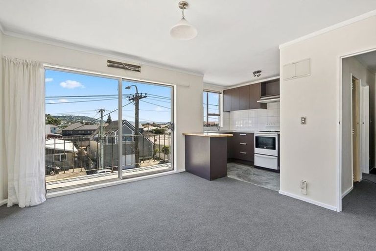 Photo of property in 5/102 Lyall Parade, Lyall Bay, Wellington, 6022