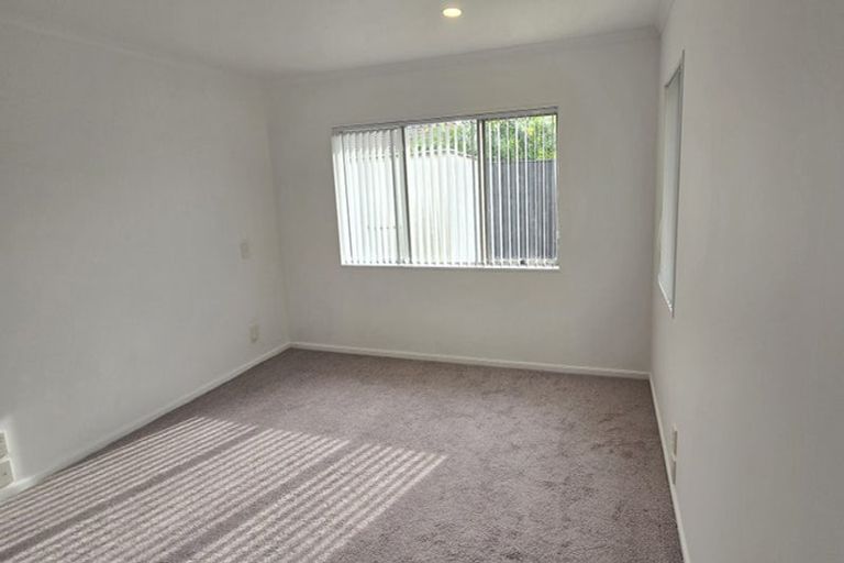 Photo of property in 48 Thornbury Crescent, East Tamaki Heights, Auckland, 2016