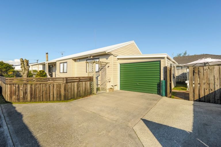 Photo of property in 2/83 Glendale Road, Glen Eden, Auckland, 0602
