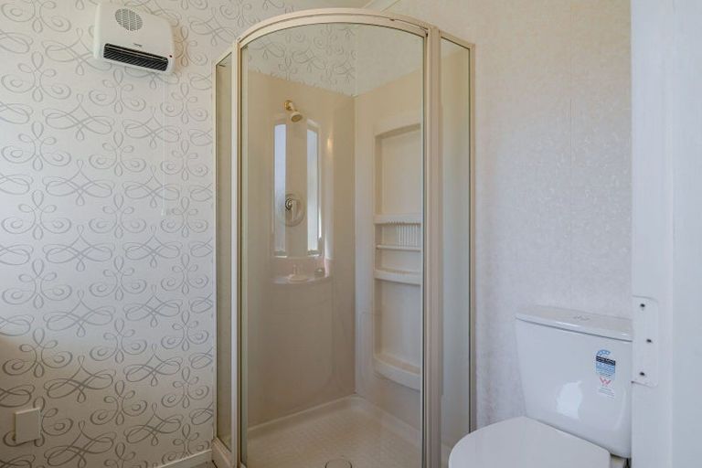 Photo of property in 8 Rothesay Place, Highbury, Palmerston North, 4412