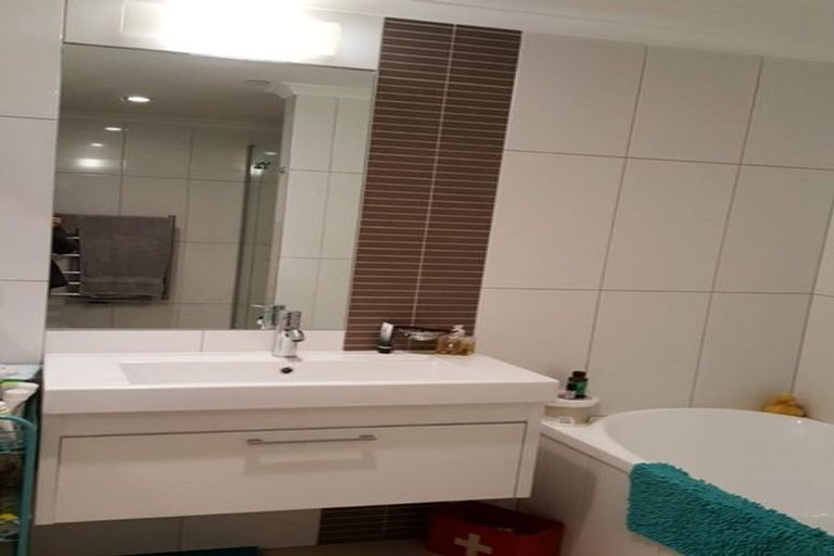 Photo of property in Bellagio Apartments, 8c/39 Taranaki Street, Te Aro, Wellington, 6011