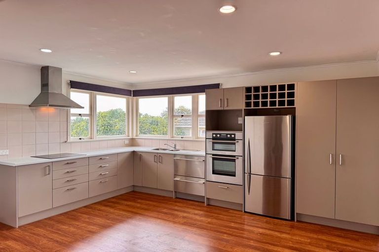 Photo of property in 16 Booth Crescent, Tuakau, 2121