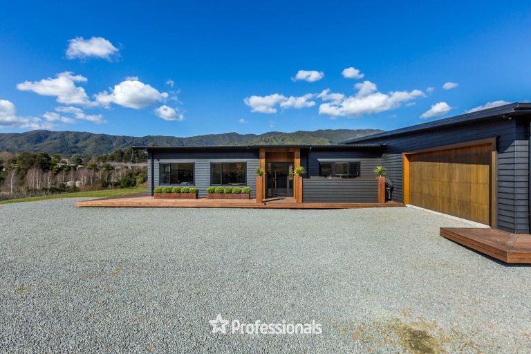 Photo of property in 49 Mount Marua Drive, Maymorn, Upper Hutt, 5018