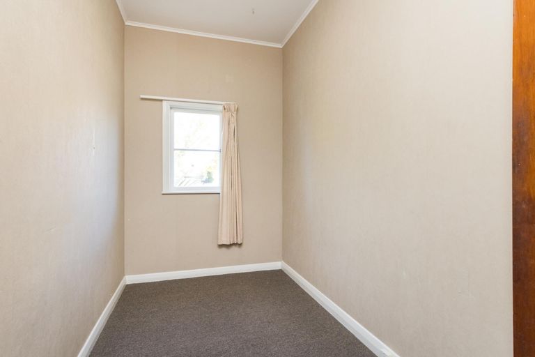 Photo of property in 15 Ihle Street, Terrace End, Palmerston North, 4410