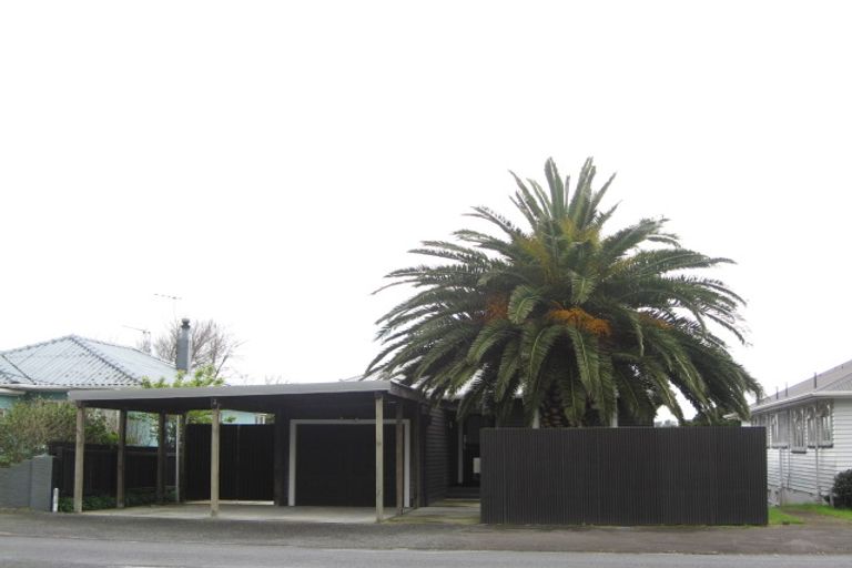 Photo of property in 290 Devon Street West, New Plymouth, 4310