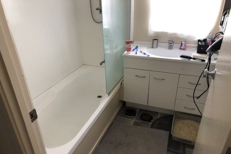 Photo of property in 13a Etherton Drive, Weymouth, Auckland, 2103