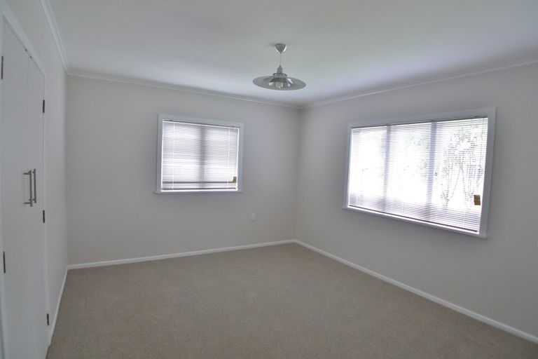 Photo of property in 1/3 Raleigh Road, Northcote, Auckland, 0627
