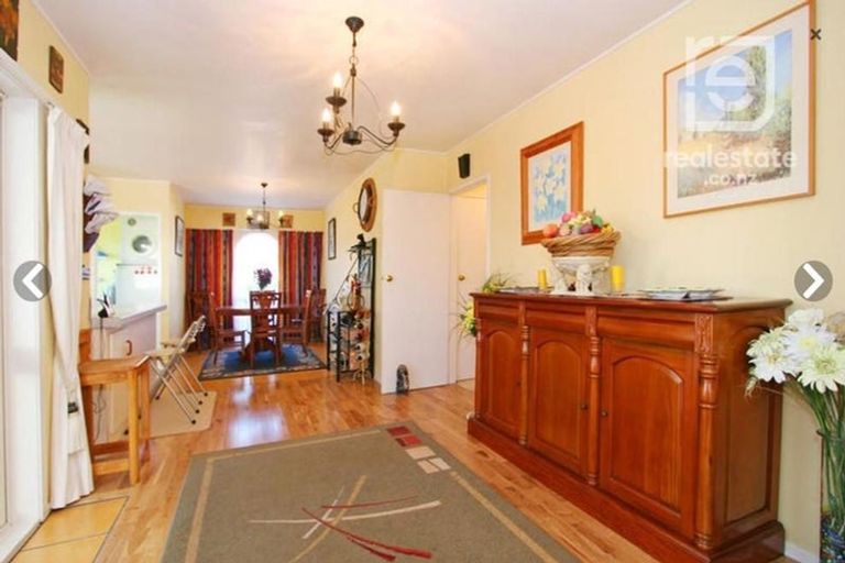 Photo of property in 11 Glenmore Road, Sunnyhills, Auckland, 2010