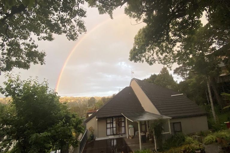 Photo of property in 211 Chelsea View Drive, Chatswood, Auckland, 0626