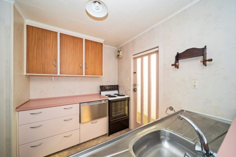 Photo of property in 14 Huatoki Street, Vogeltown, New Plymouth, 4310