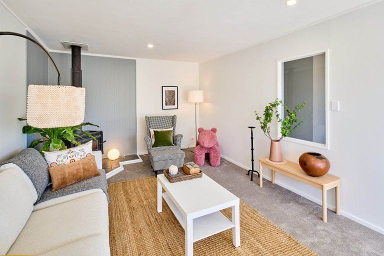 Photo of property in 39 Edgecombe Street, Newlands, Wellington, 6037