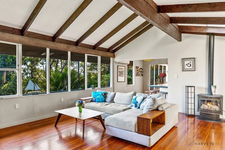 Photo of property in 10 Rangiwai Road, Titirangi, Auckland, 0604