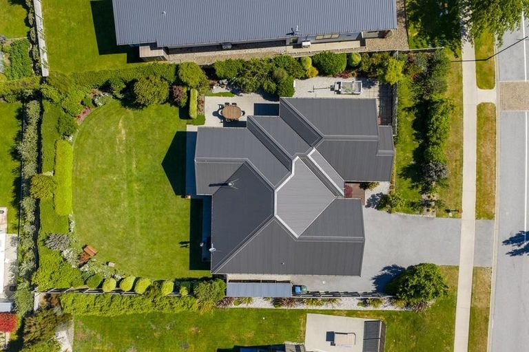 Photo of property in 5 Centre Crescent, Wanaka, 9305