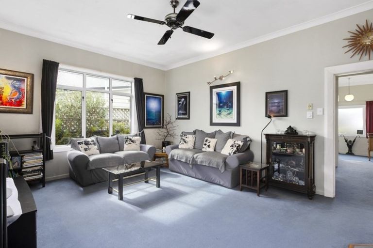 Photo of property in 24 Hargest Crescent, Saint Kilda, Dunedin, 9012