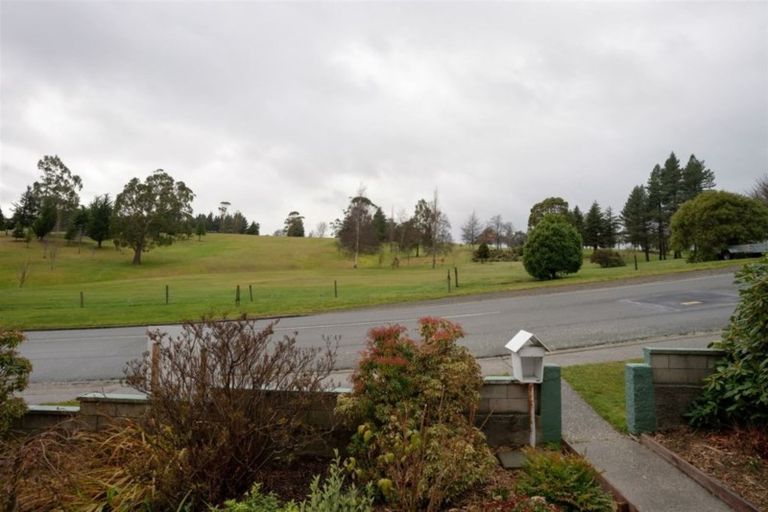Photo of property in 16 Golfers Drive, Balclutha, 9230