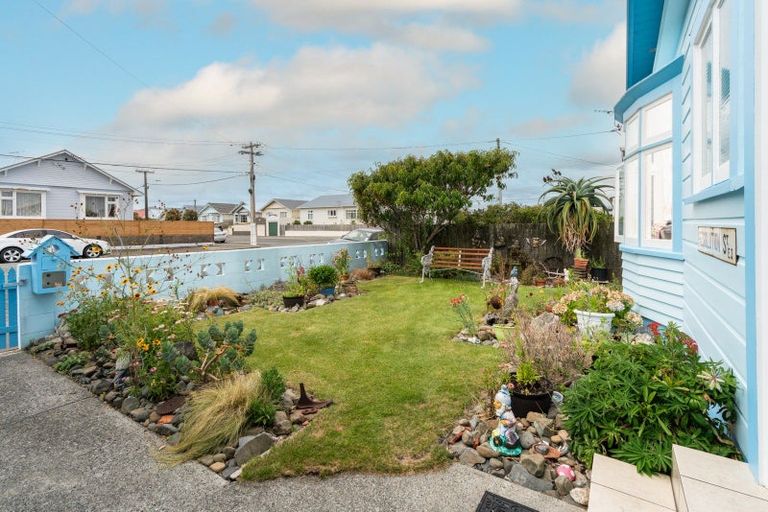 Photo of property in 26 Resolution Street, Lyall Bay, Wellington, 6022