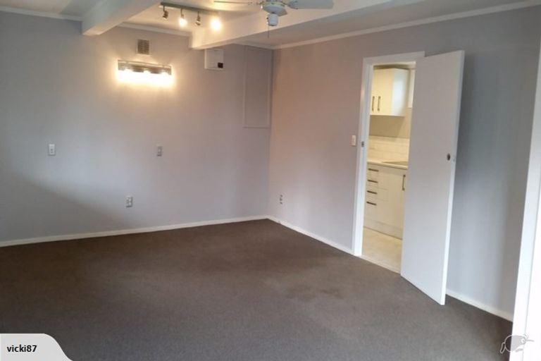 Photo of property in 1/32 Seaview Road, Glenfield, Auckland, 0629