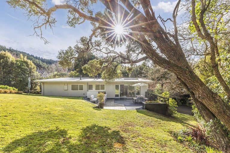 Photo of property in 100 Larsen Crescent, Tawa, Wellington, 5028