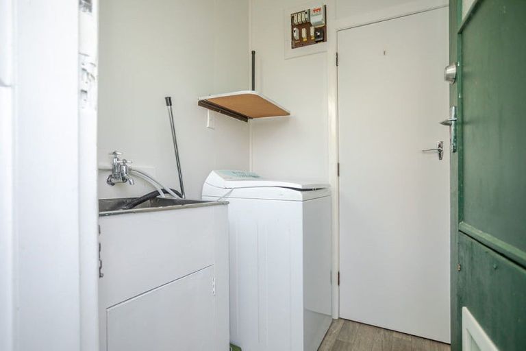 Photo of property in 9/25 Queen Street, Dannevirke, 4930