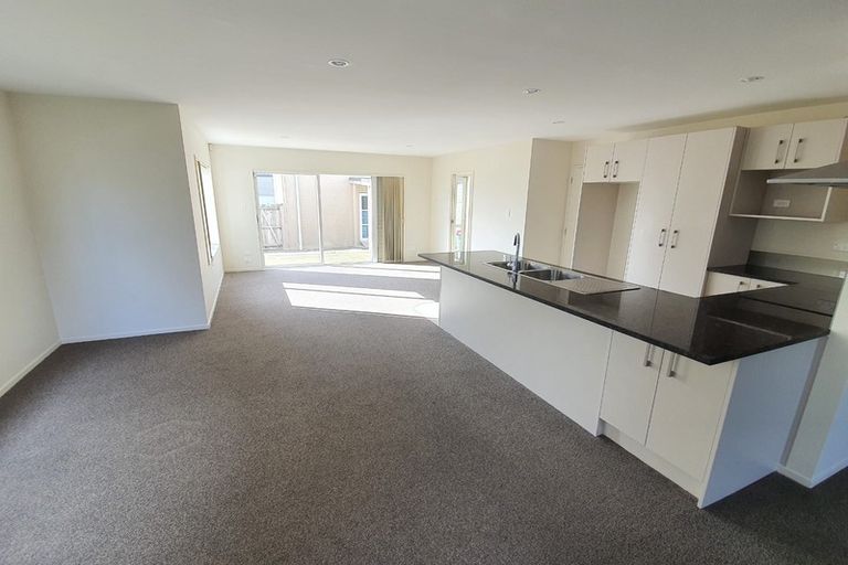 Photo of property in 11 Puweto Avenue, Takanini, 2112