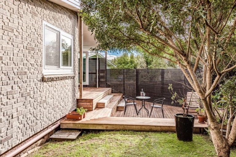 Photo of property in 2/27 Elliott Avenue, Bayview, Auckland, 0629