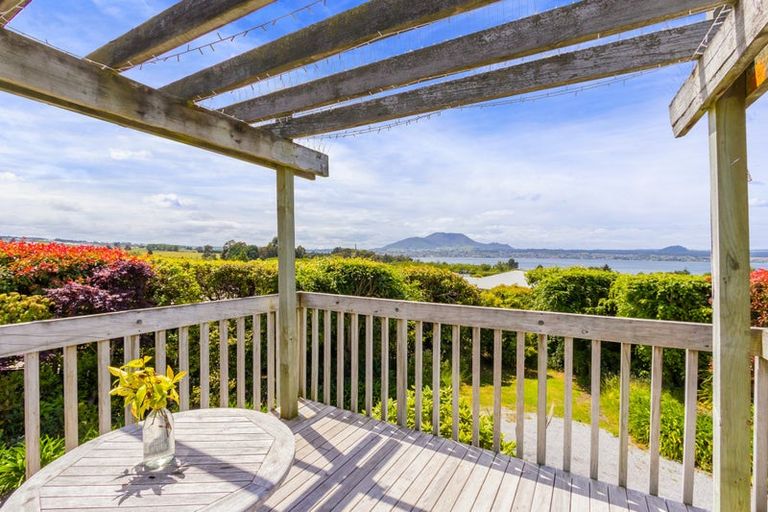 Photo of property in 10 Dorothy Drive, Acacia Bay, Taupo, 3330