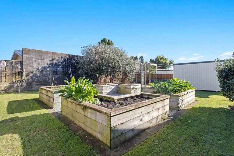 Photo of property in 5 Smeaton Road, Bell Block, New Plymouth, 4312