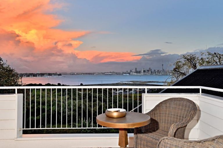 Photo of property in 25 Sylvan Avenue, Northcote, Auckland, 0627